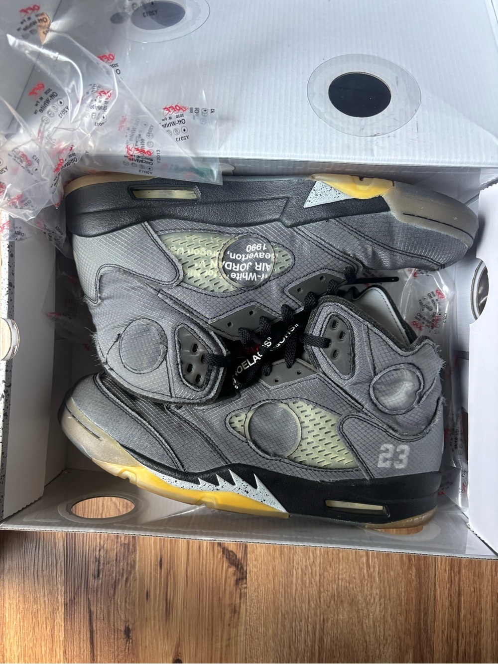 Air Jordan off whites
